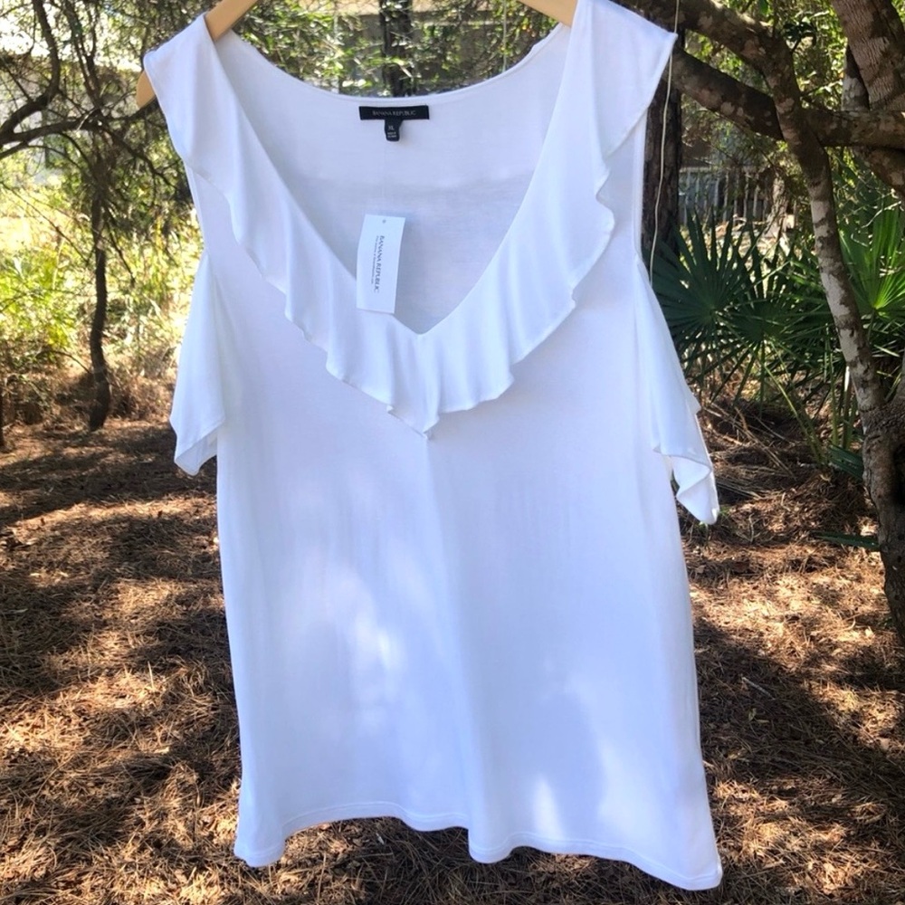 Banana Republic Cold Shoulder Top in Winter White. Size XL. NWT!